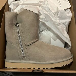 UGG Bailey Zip Short